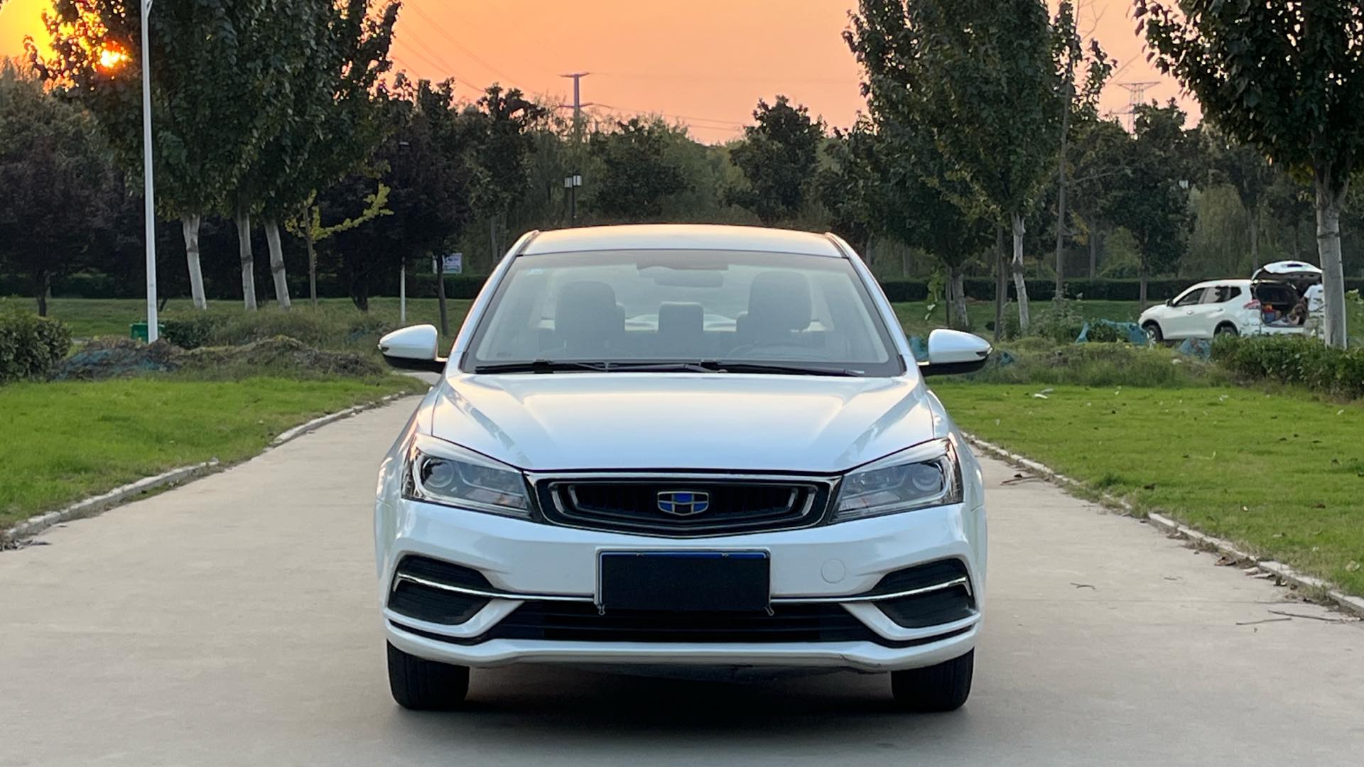 GEELY Emgrand 2019 imagen de coche #2