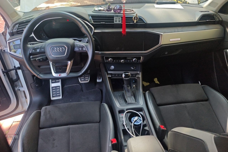 Audi Q3 2019 #11 Audi Q3 2019 car image #11