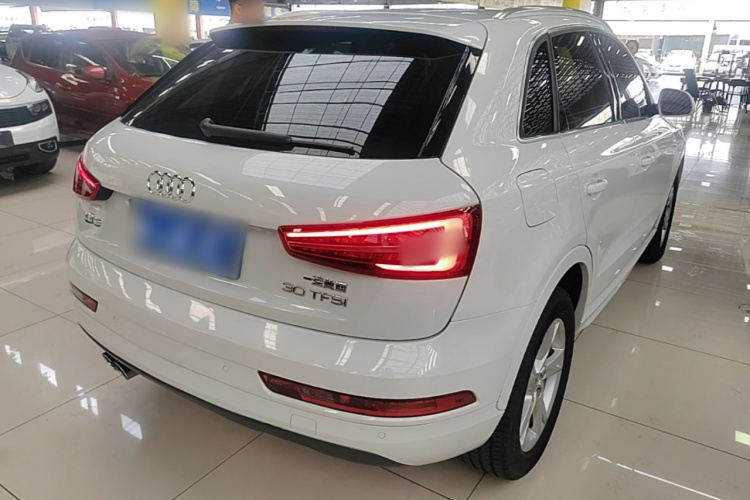 Audi Q3 2017 car image #7