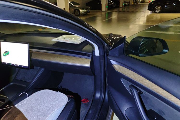 Tesla Model 3 2021 car image #27