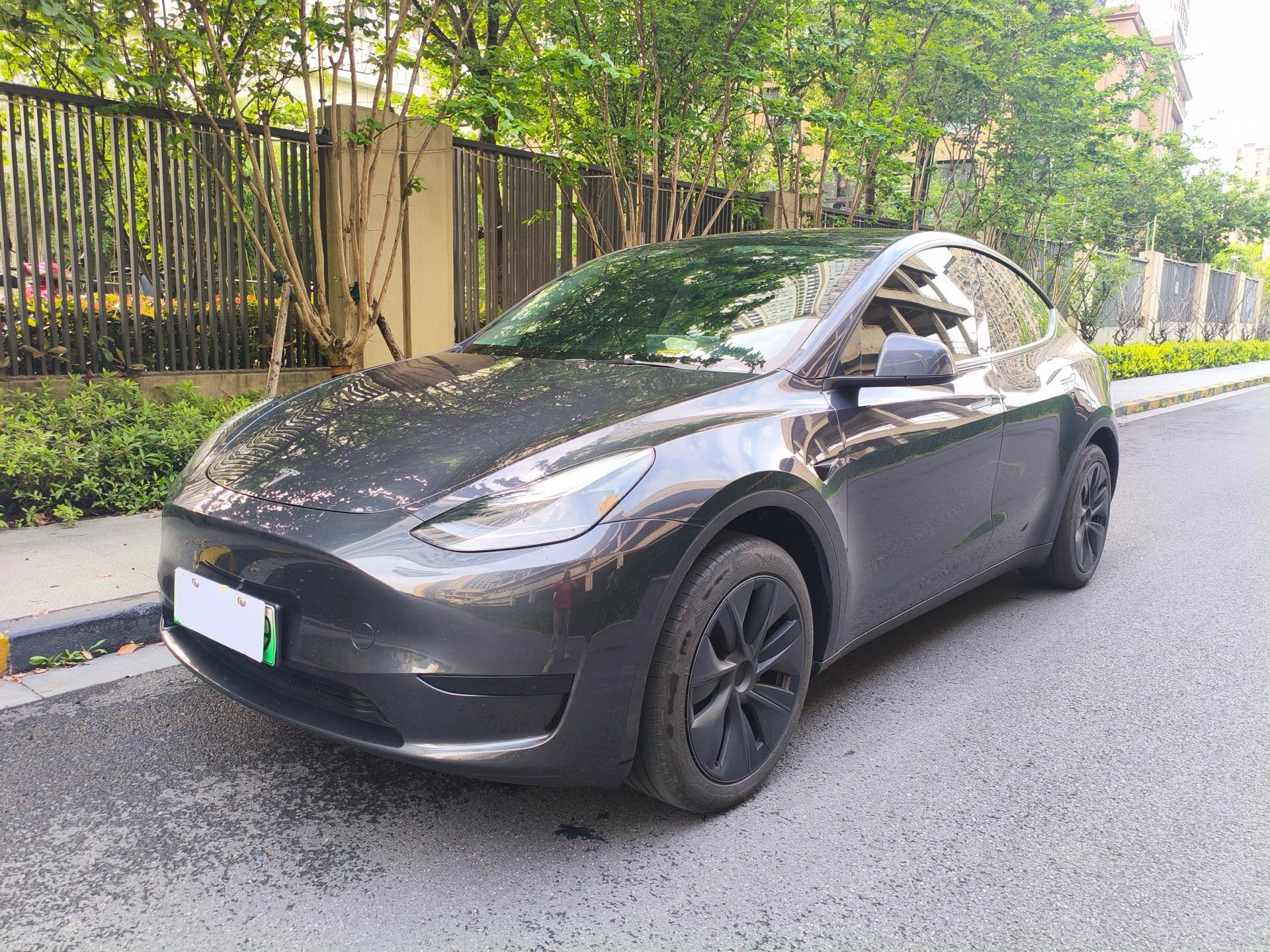 Tesla Model Y 2025 Tesla Model Y 2025 car image