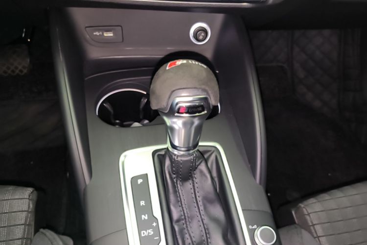 Audi A3 2018 car image #14