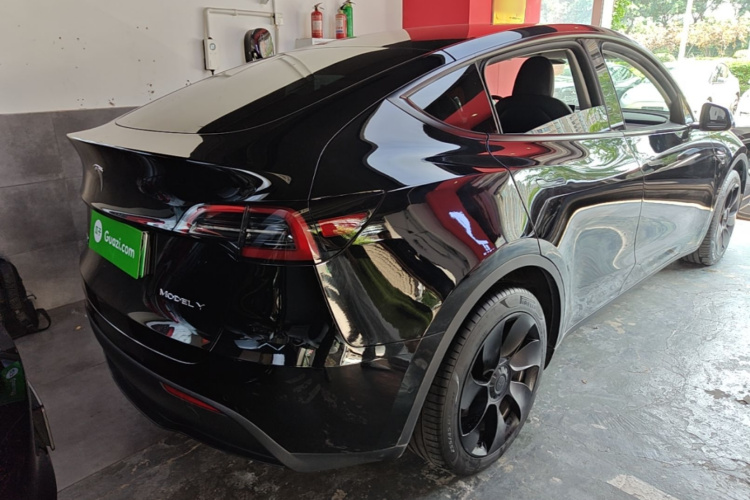 Tesla Model Y 2022 car image #7