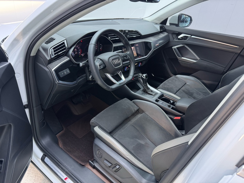 Audi Q3 2020 car image #4