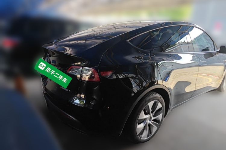 Tesla Model Y 2023 #5 Tesla Model Y 2023 car image #5