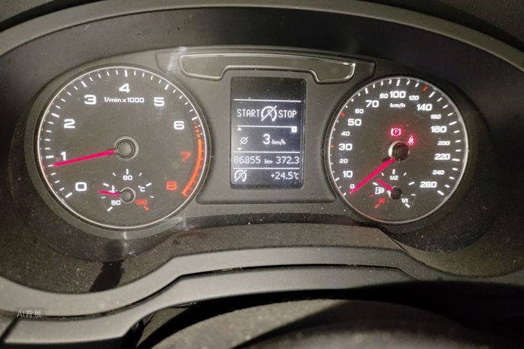 Audi Q3 2018 car image #14