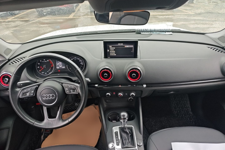 Audi A3 2019 car image #10