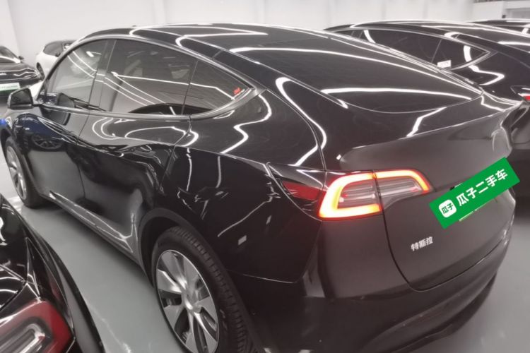 Tesla Model Y 2023 car image #5