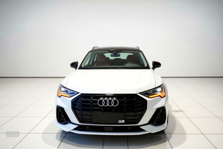 Audi Q3 2022 car image #3