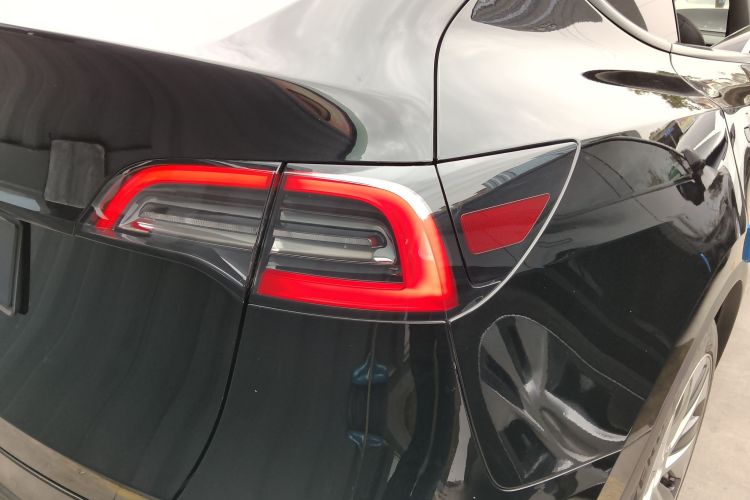 Tesla Model Y 2023 #8 Tesla Model Y 2023 car image #8