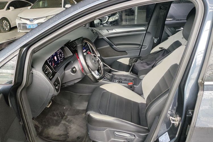 Volkswagen Golf 2020 car image #15