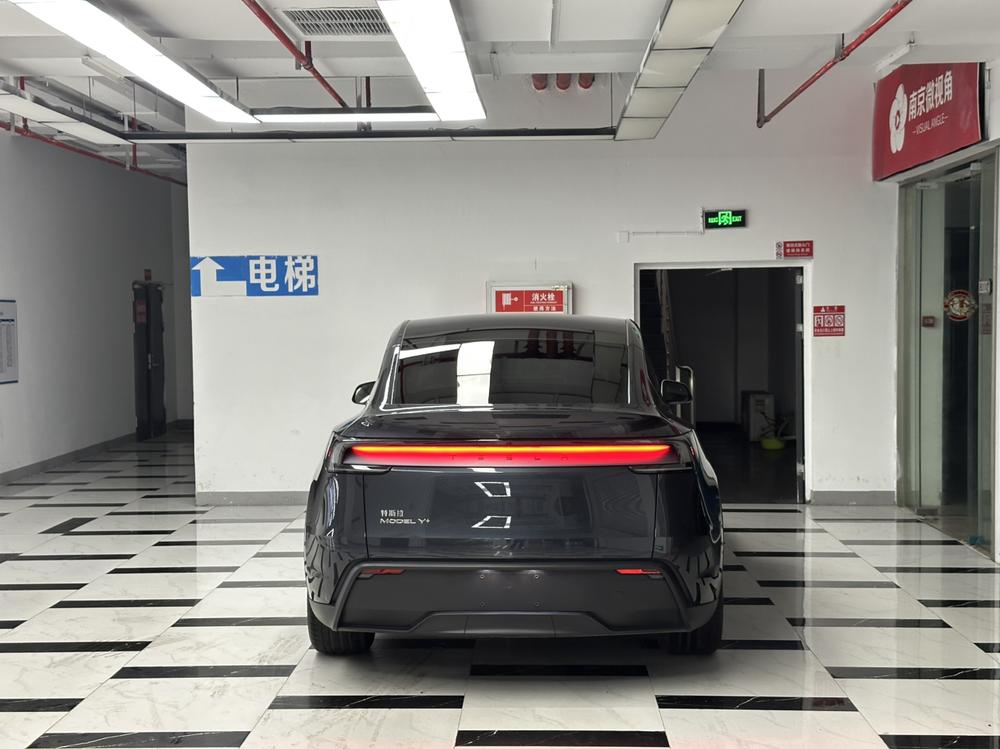 Tesla Model Y 2025 #3 Tesla Model Y 2025 car image #3
