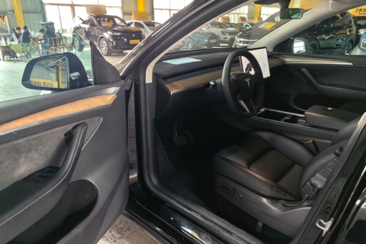 Tesla Model Y 2021 #16 Tesla Model Y 2021 car image #16