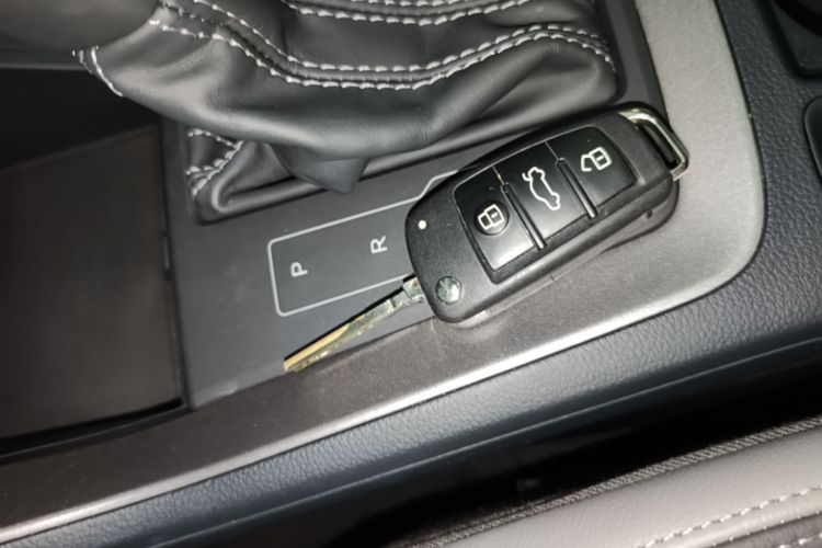 Audi Q3 2021 car image #9