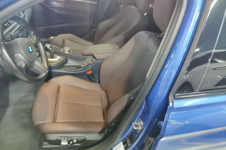 BMW 3 Series 2019 car image #15