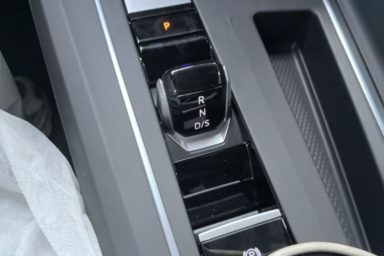 Volkswagen Golf 2026 car image #18