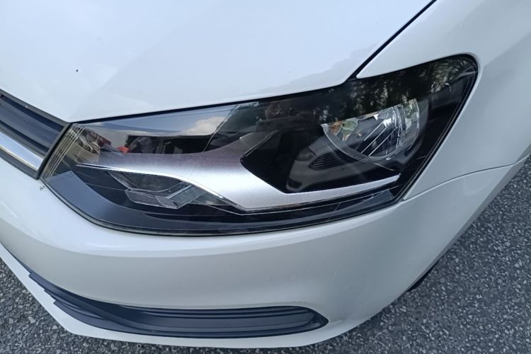 Volkswagen Polo 2016 car image #23