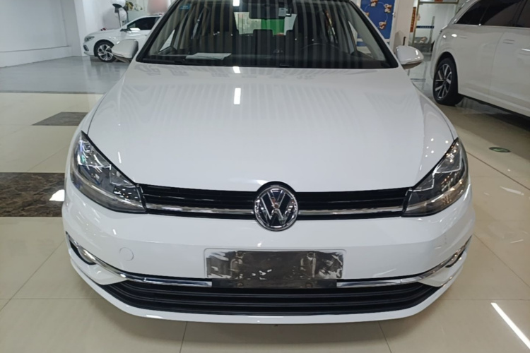 Volkswagen Golf 2018 car image #3