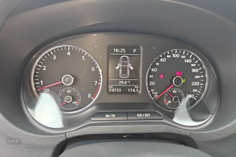 Volkswagen Polo 2016 car image #13