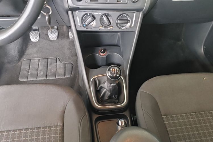 Volkswagen Polo 2016 #21 Volkswagen Polo 2016 car image #21