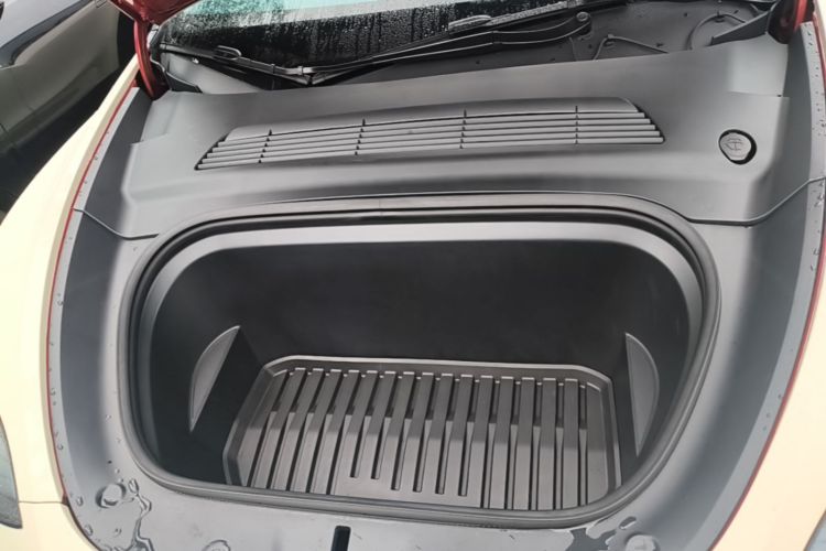 Tesla Model Y 2023 car image #22