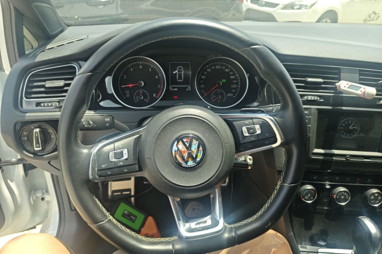 Volkswagen Golf 2017 car image #15