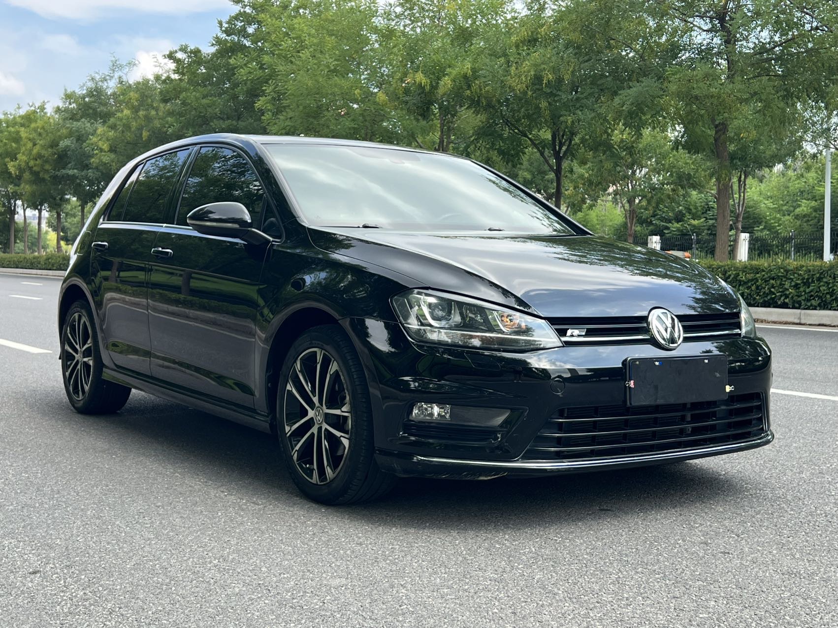 Volkswagen Golf 2017 car image #3