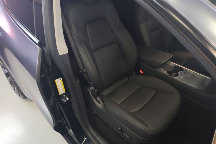 Tesla Model Y 2021 car image #24