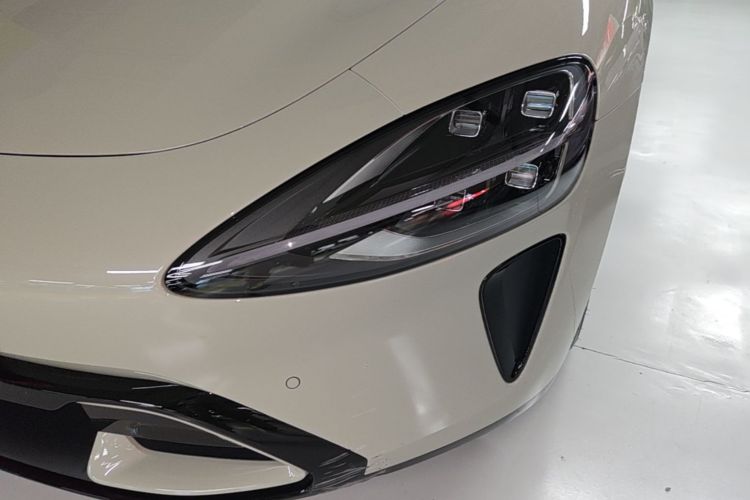 MI SU7 2025 immagine di auto #23