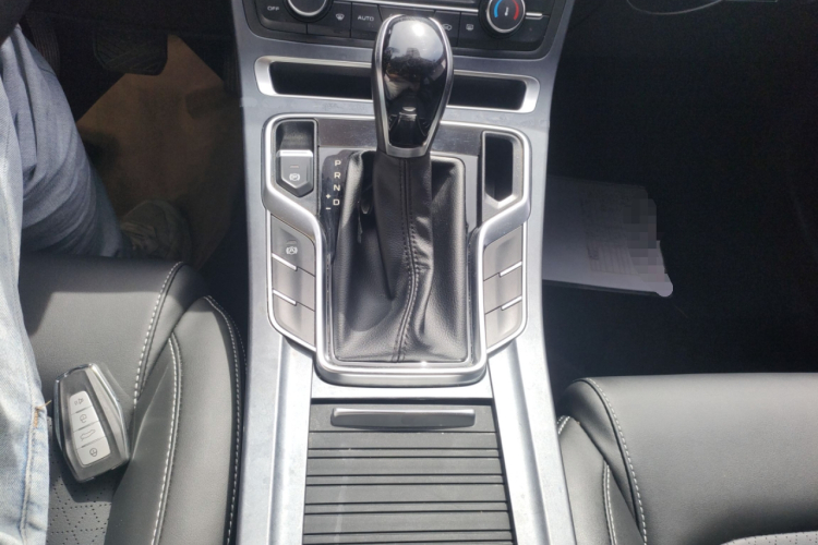 GEELY Emgrand 2022 car image #14