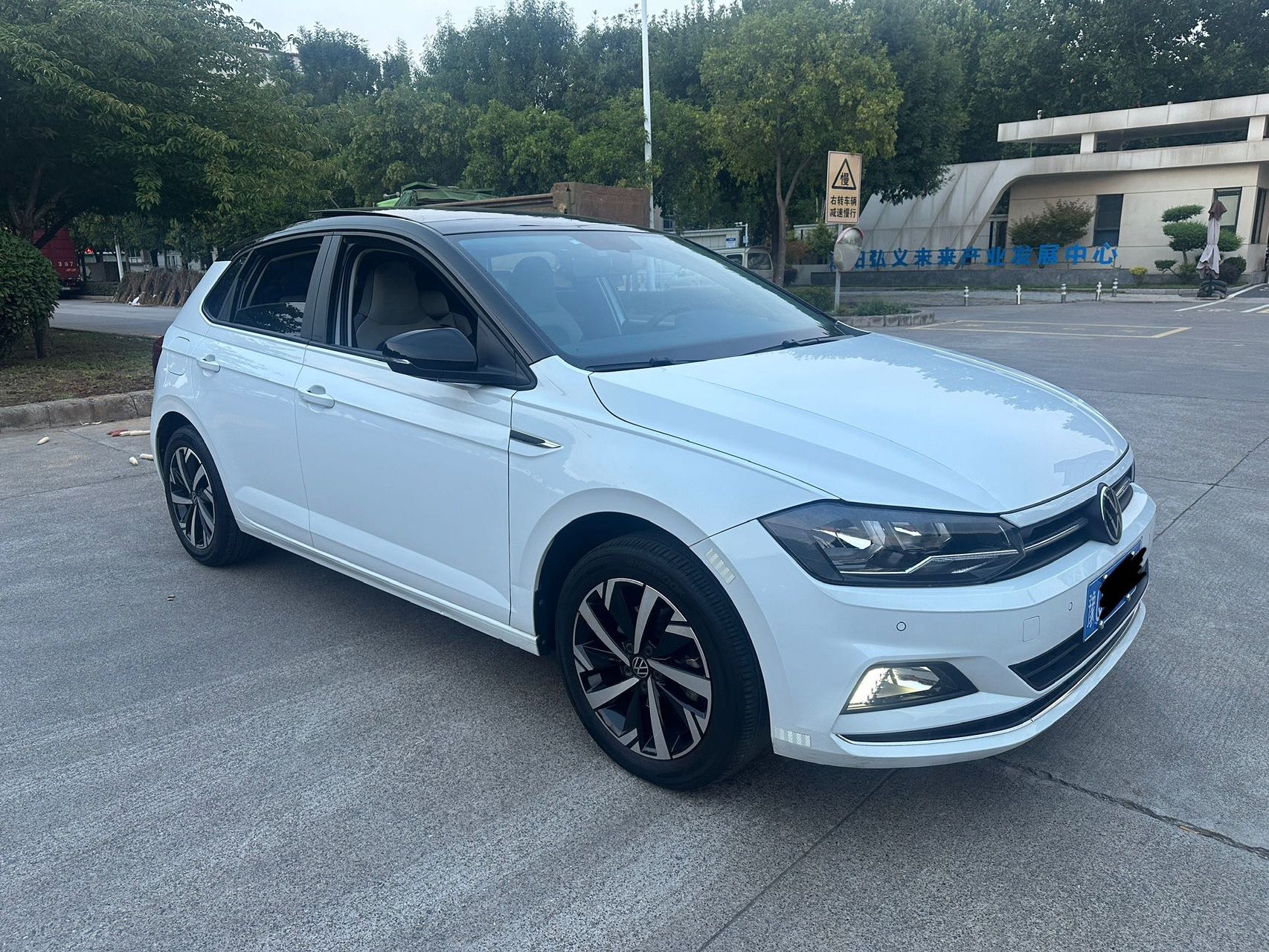 Volkswagen Polo 2023 car image #2