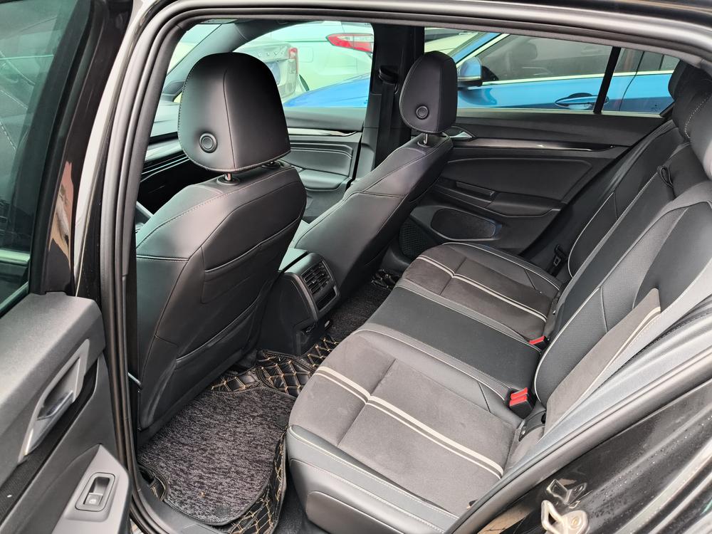 Volkswagen Golf 2023 car image #14