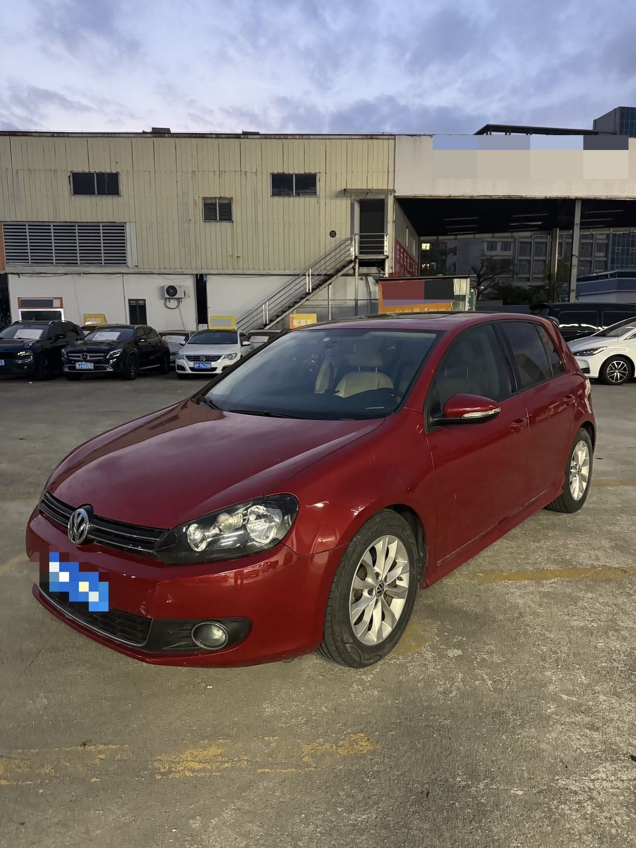 Volkswagen Golf 2012 car image 