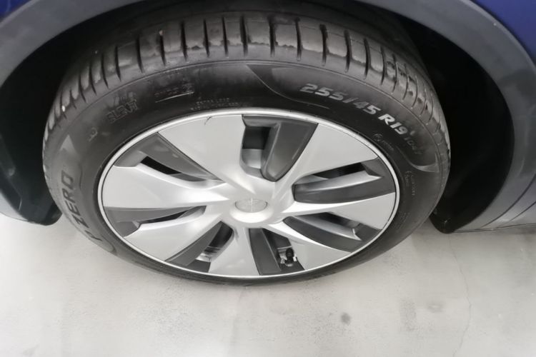 Tesla Model Y 2022 #9 Tesla Model Y 2022 car image #9