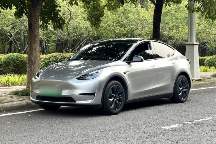 Tesla Model Y 2024 #5 Tesla Model Y 2024 car image #5