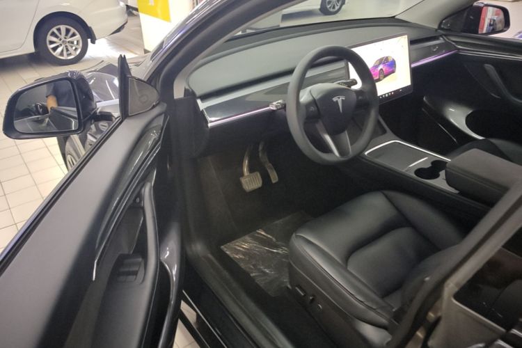 Tesla Model Y 2024 #16 Tesla Model Y 2024 car image #16