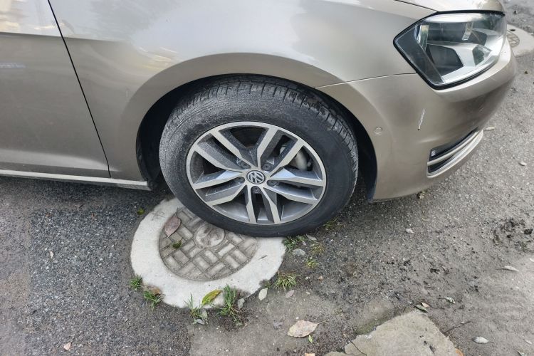 Volkswagen Golf 2017 car image #9