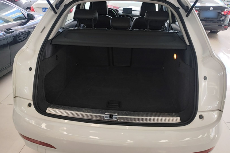 Audi Q3 2016 car image #19