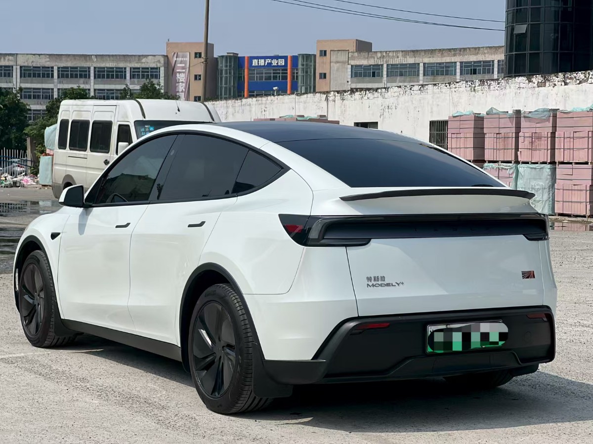 Tesla Model Y 2025 #7 Tesla Model Y 2025 car image #7