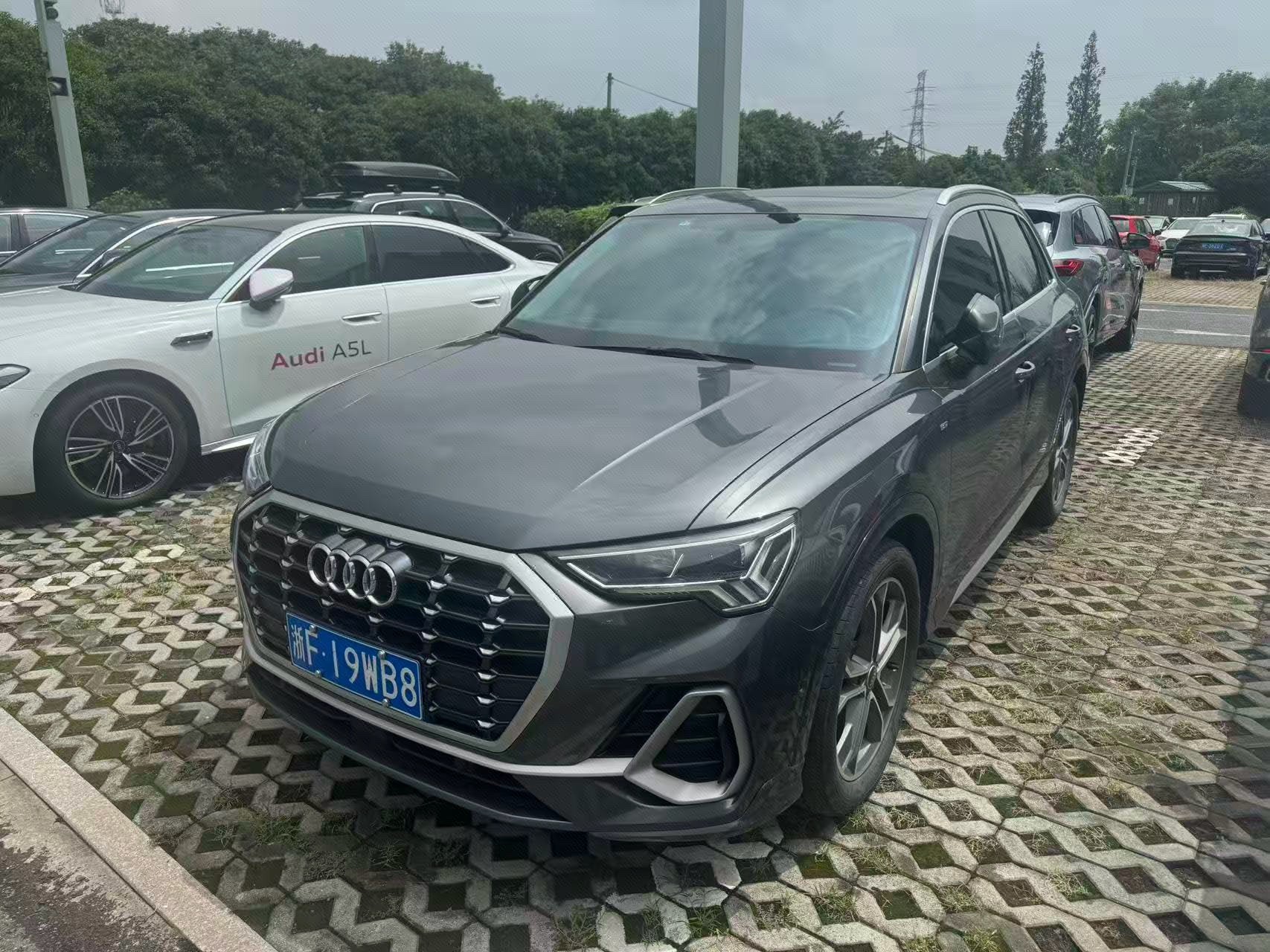 Audi Q3 2023 car image 