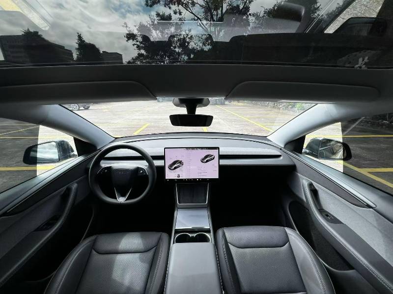 Tesla Model Y 2025 car image #9