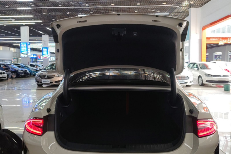MI SU7 2024 immagine di auto #21