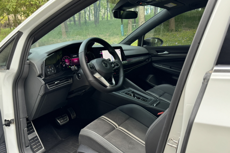 Volkswagen Golf 2021 car image #12