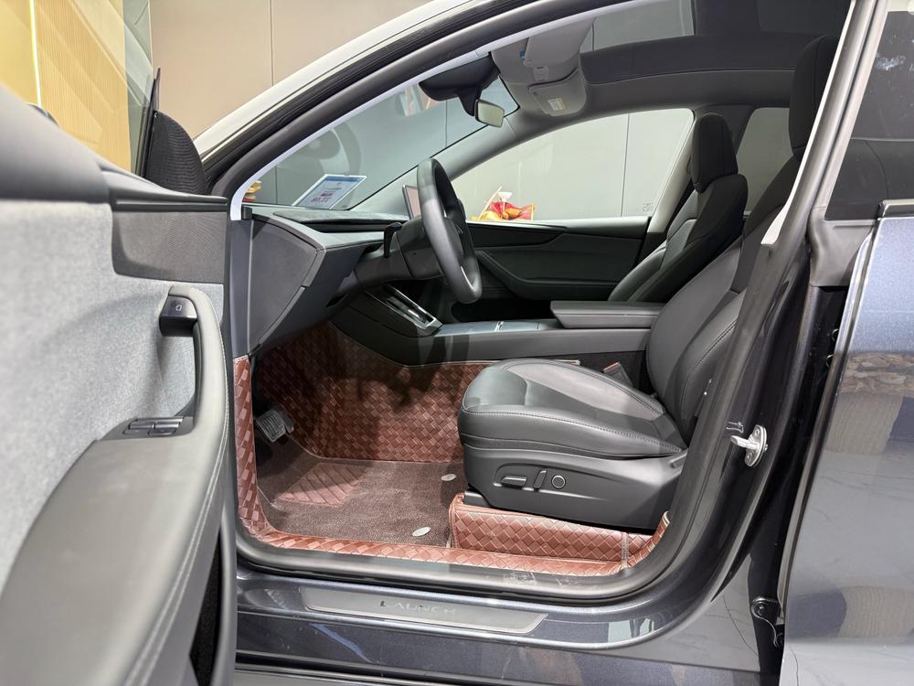 Tesla Model Y 2025 car image #13