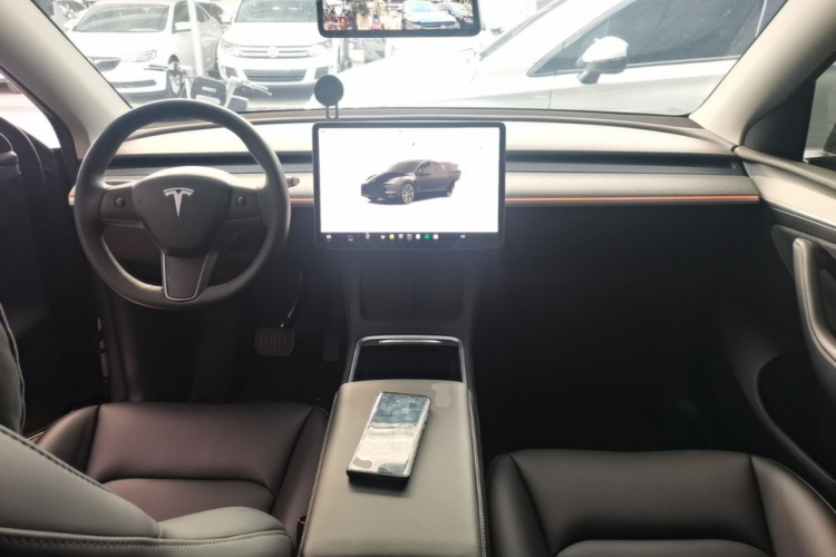 Tesla Model Y 2023 #10 Tesla Model Y 2023 car image #10