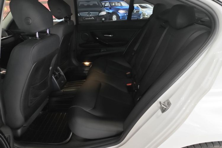 BMW 3 Series 2017 #17 BMW 3 Series 2017 car image #17