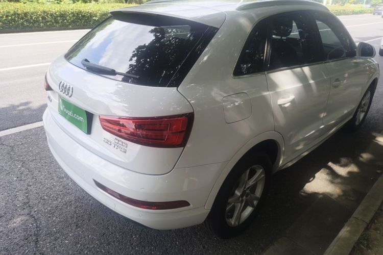 Audi Q3 2018 car image #7