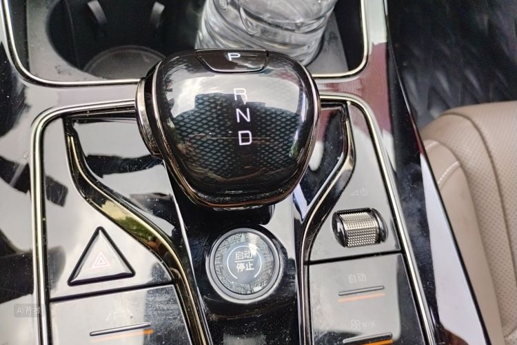 BYD Han 2022 immagine di auto #16
