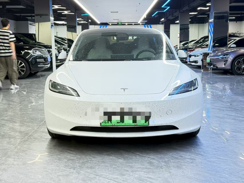 Tesla Model 3 2024 car image #2