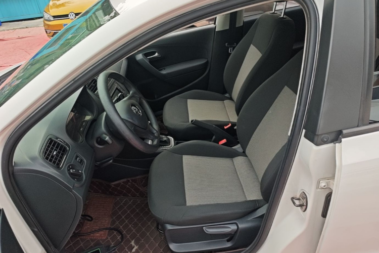 Volkswagen Polo 2016 car image #15